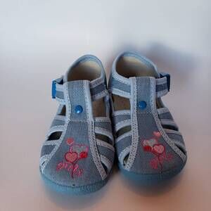 NEW RENBUT SHOES girl's fisherman sandal with clamp buckle closure in light blue